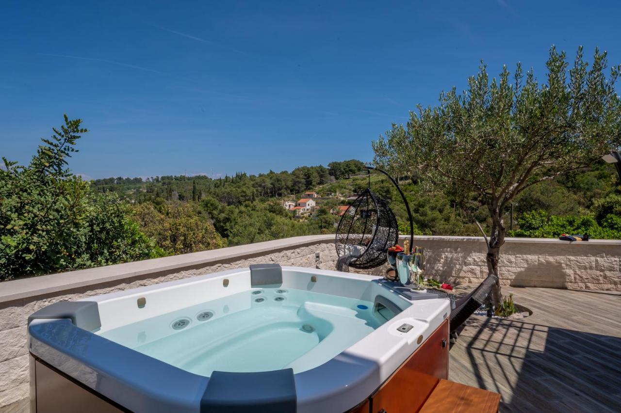 Uniquely Designed Villa Ivana With Outdoor Jacuzzi Nearby The Pebble Banje Beach At The Island Of Solta Rogač Exterior foto